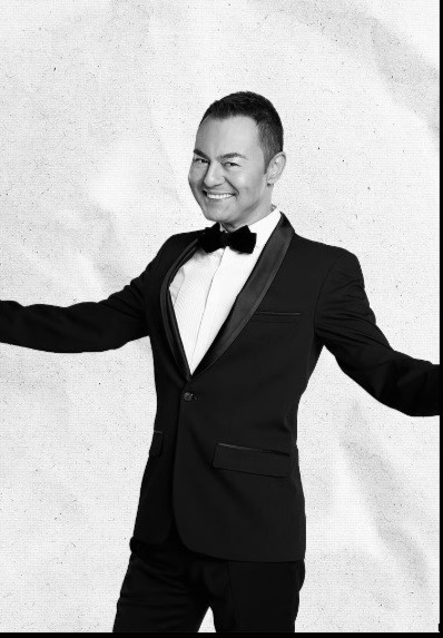 Beloved Turkish pop star Serdar Ortaç is meeting his fans!