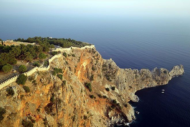 Alanya Kalesi'nde korku dolu anlar! Surlarda intihar paniği