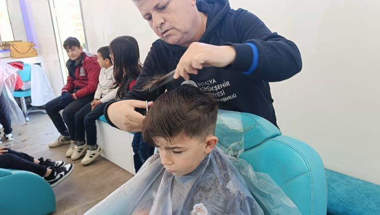 Mobile hairdresser service for students in rural Alanya