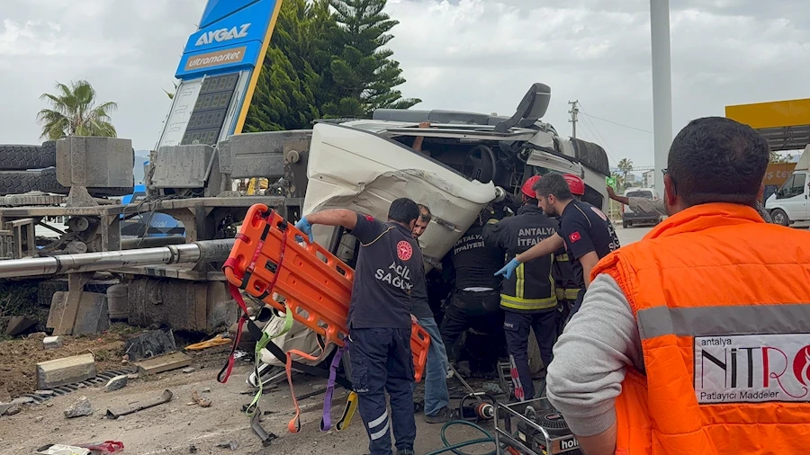 Alanya'da facianın eşiğinden dönüldü! Cadde savaş alanına döndü