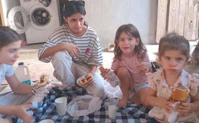 In İzmir, three siblings killed by their father were laid to rest: "Let them bury Nira in the middle, she will protect her siblings"