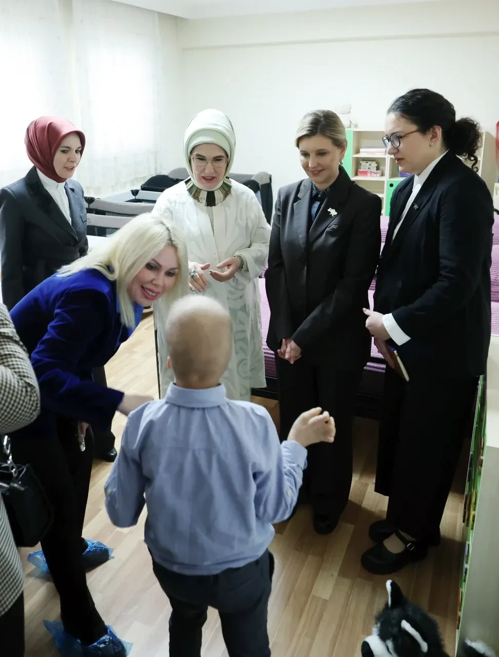 Antalya'da savaş mağduru Ukraynalı çocuk sağlığına kavuştu! Emine Erdoğan özellikle ilgilendi