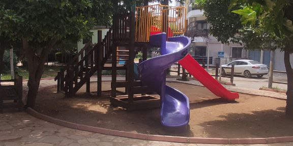 Playground Şekerhane, Yeniveliler Sk.