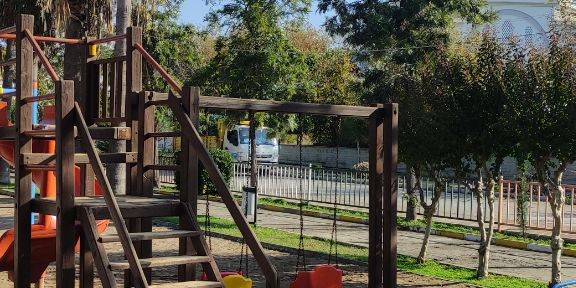 Playground Avsallar, Atatürk Cd