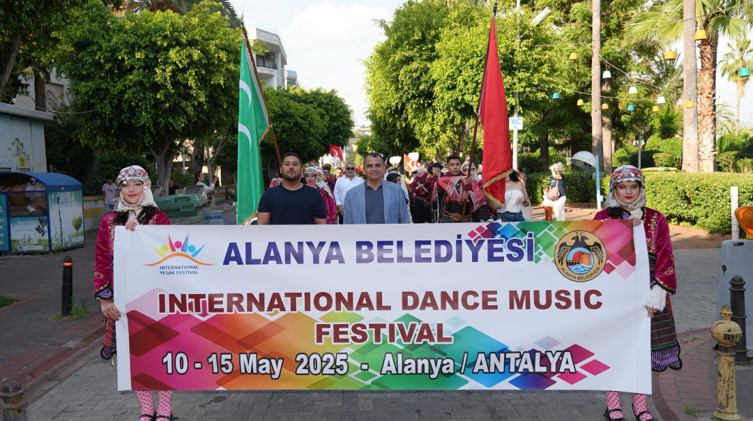 2. Alanya Uluslararası Halk Dansları ve Müzik Festivali Renkli Görüntülerle Başladı