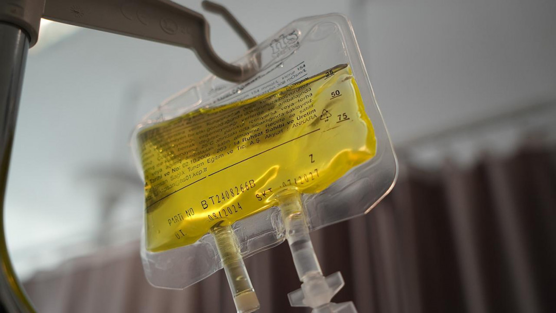 Alanya'da sarı serum taktırdı, şimdi yoğun bakımda! Uzmanlar uyarıyor