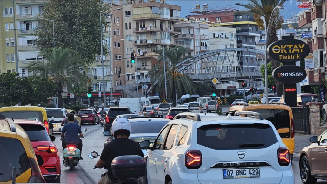 Traffic in Alanya Turns into a Mess: The Problem is Deepening
