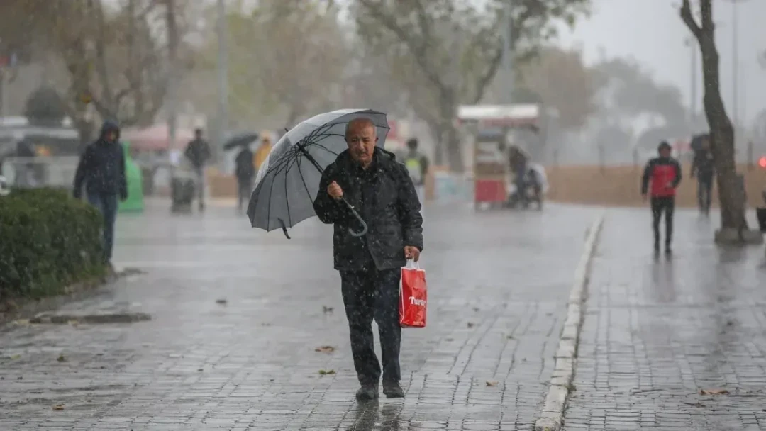 Meteoroloji'den uyarı: Sağanak ve fırtına geliyor