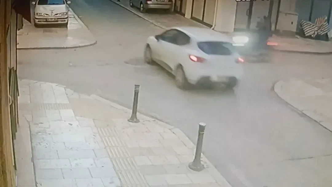 Manavgat'ta korkutan kaza: Motosiklet sürücüsü ağır yaralı