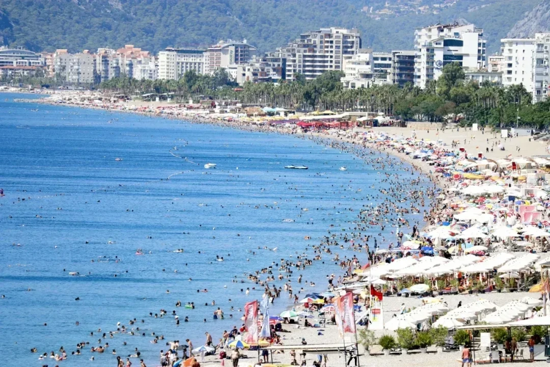 Alanya’da deniz suyu sıcaklığı 30 dereceyi aştı