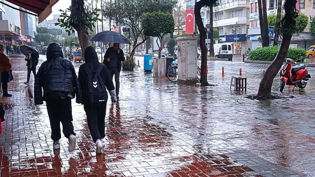 Alanya'da sağanak yağış bu hafta da sürecek! Şiddetli rüzgar ile birleşecek