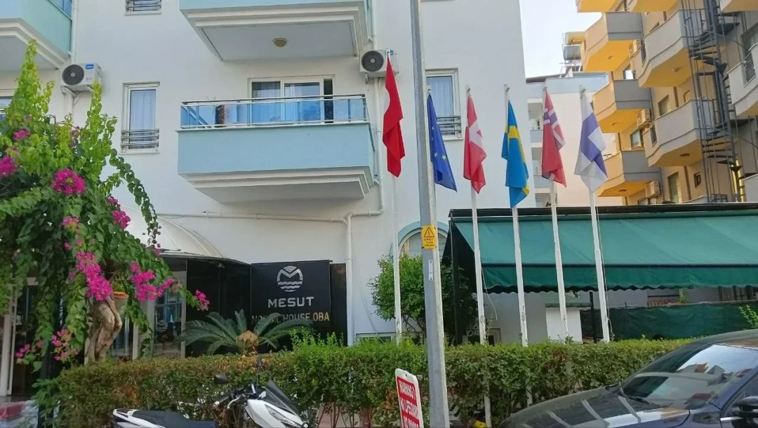 Mesut Hotel Family