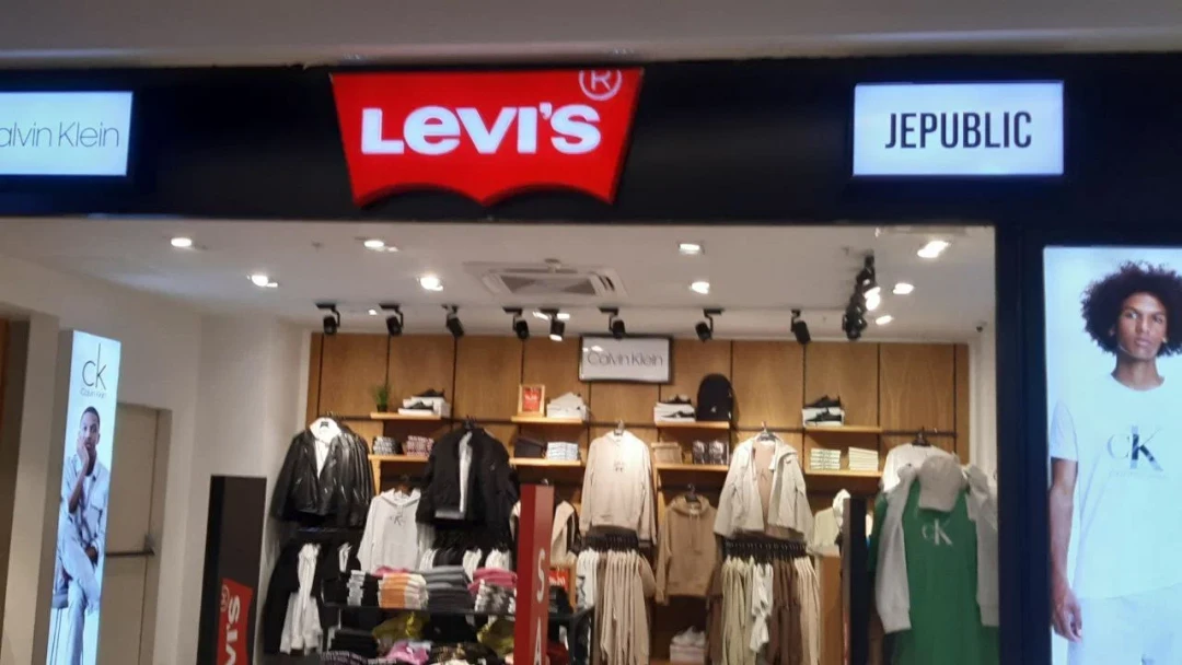 Levi's