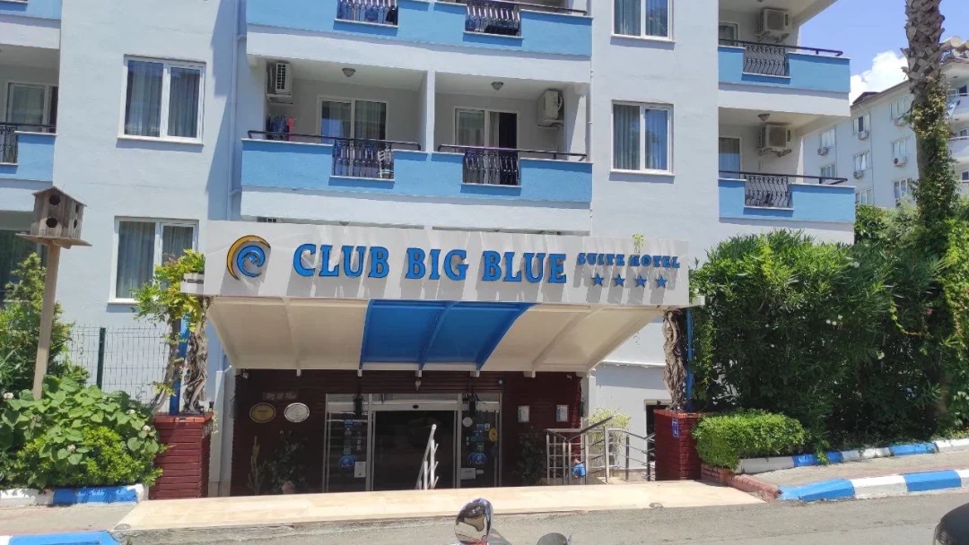 Club Big Blue Suite Hotel