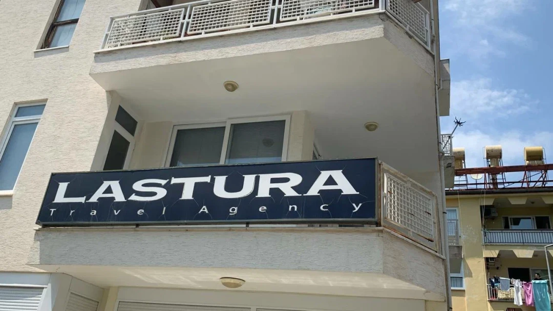 Lastura Travel