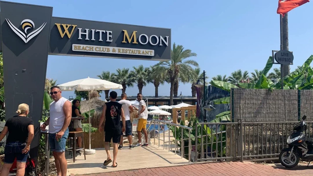 White Moon Beach Club &Restaurant