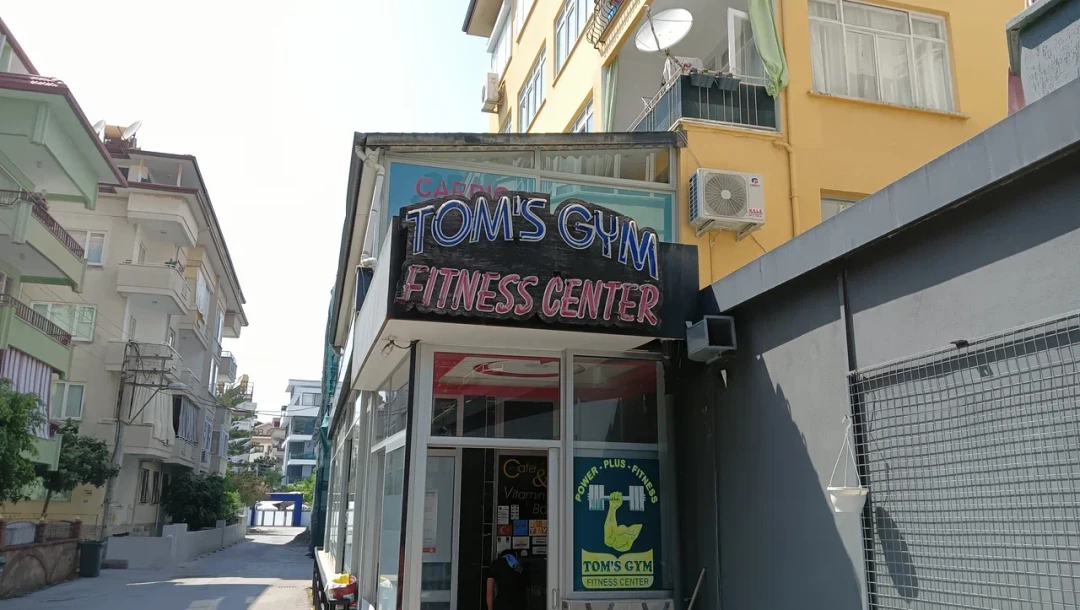 Tom's Gym Fitness Center